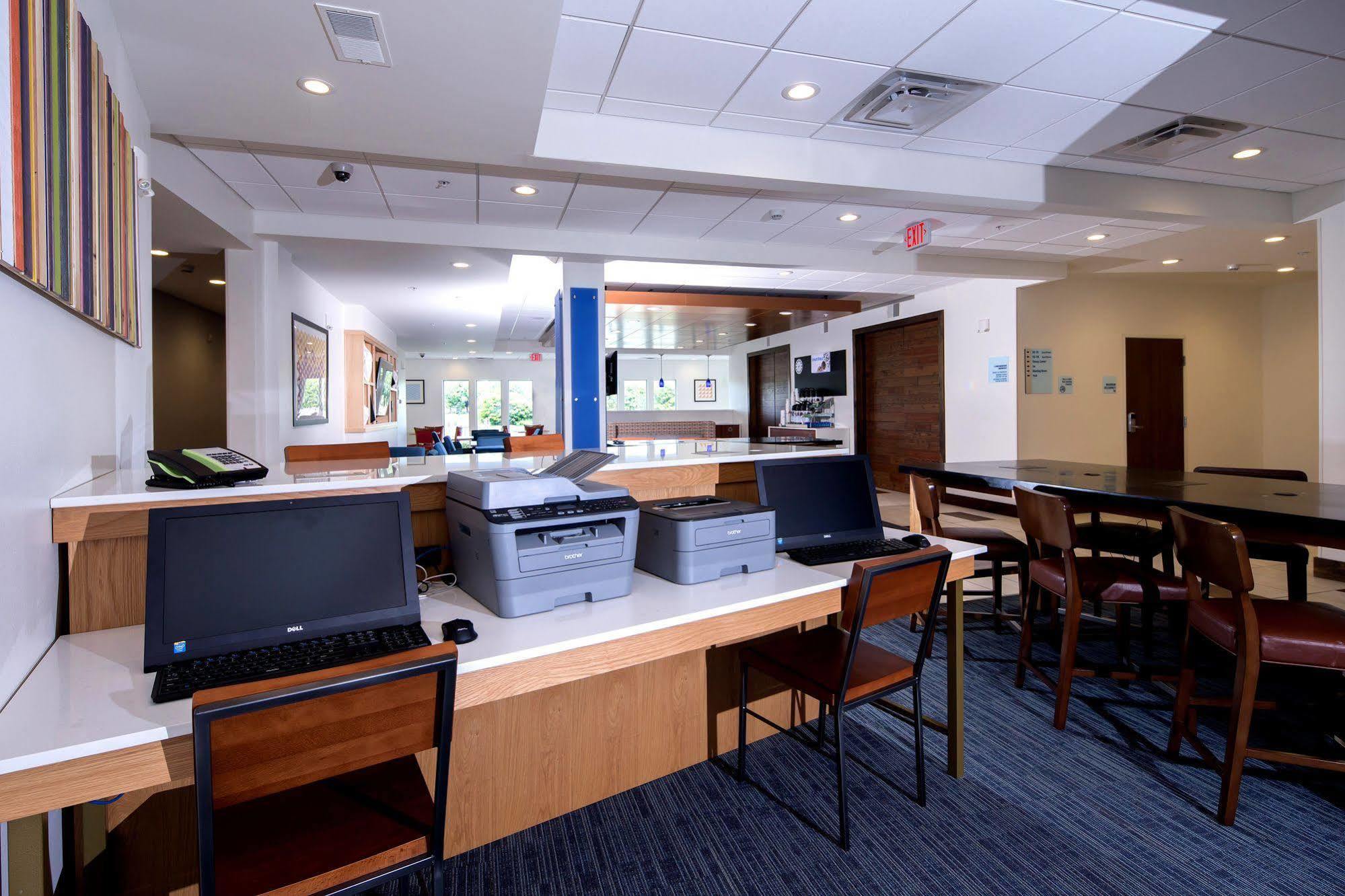 Holiday Inn Express & Suites - Portage By Ihg Buitenkant foto